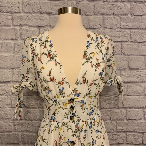 🎉HP🎉 Lost In Lunar Floral Button Front Dress - Picture 4 of 16